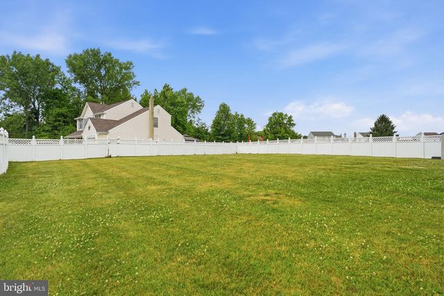 2028 CHATHAM DR, Bensalem, PA 19020