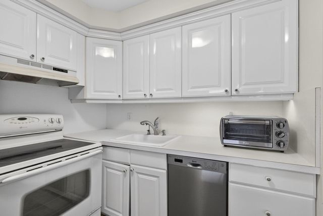 19 Hastings B, West Palm Beach, FL 33417