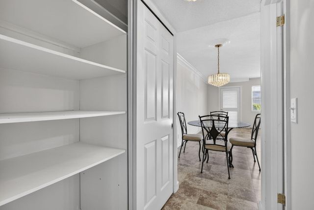 19 Hastings B, West Palm Beach, FL 33417