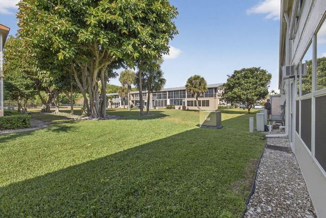 19 Hastings B, West Palm Beach, FL 33417