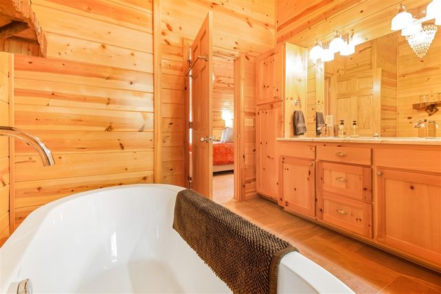 3561 Kingfisher Cove Drive 1, Saugatuck, MI 49453