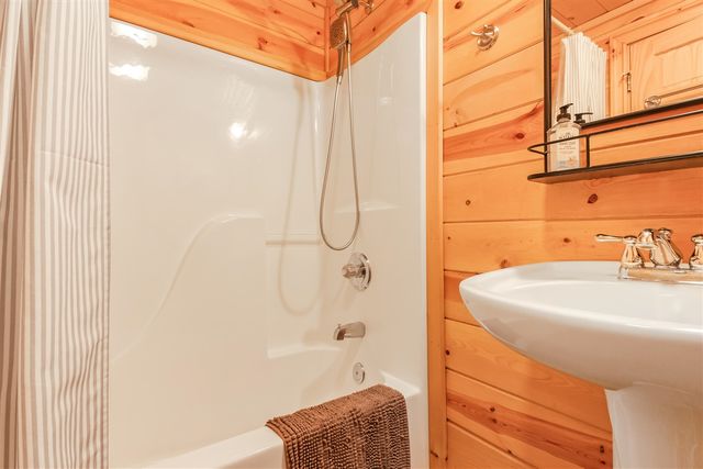 3561 Kingfisher Cove Drive 1, Saugatuck, MI 49453