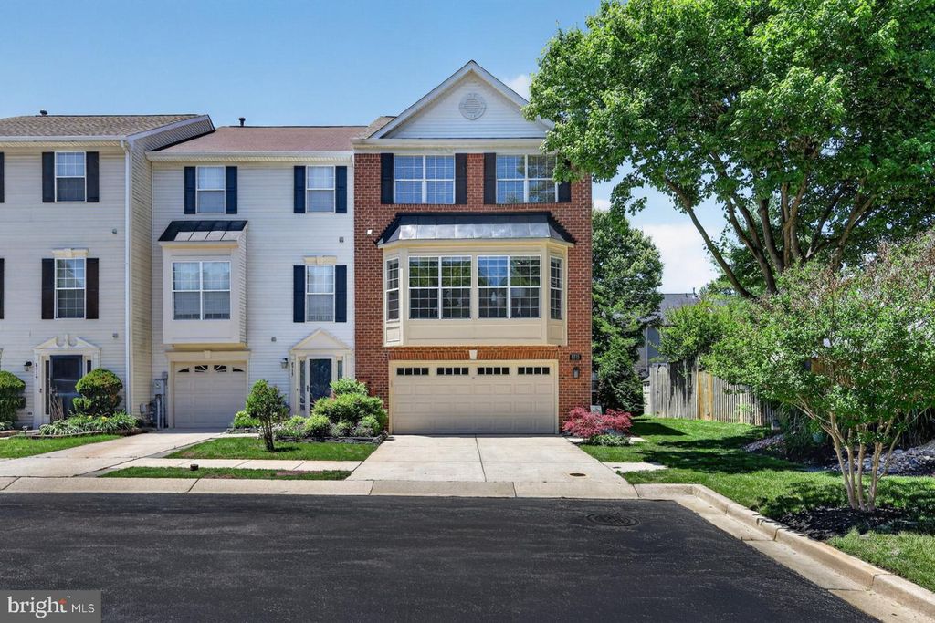 Image 1 of property listing at 8715 SILENT CT, Odenton, MD 21113