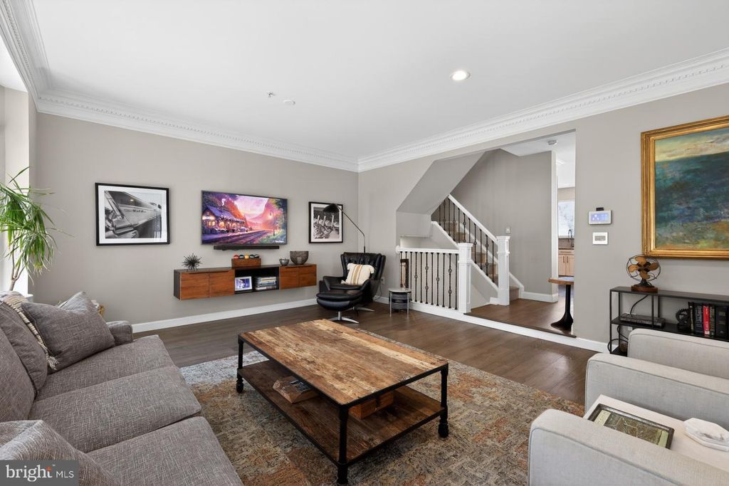 Image 13 of property listing at 8715 SILENT CT, Odenton, MD 21113