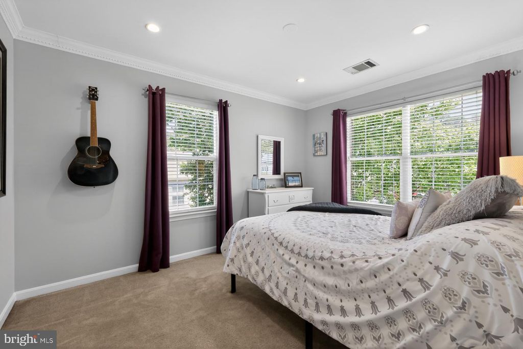 Image 19 of property listing at 8715 SILENT CT, Odenton, MD 21113