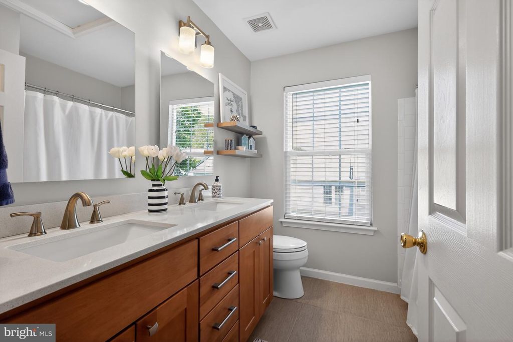 Image 21 of property listing at 8715 SILENT CT, Odenton, MD 21113