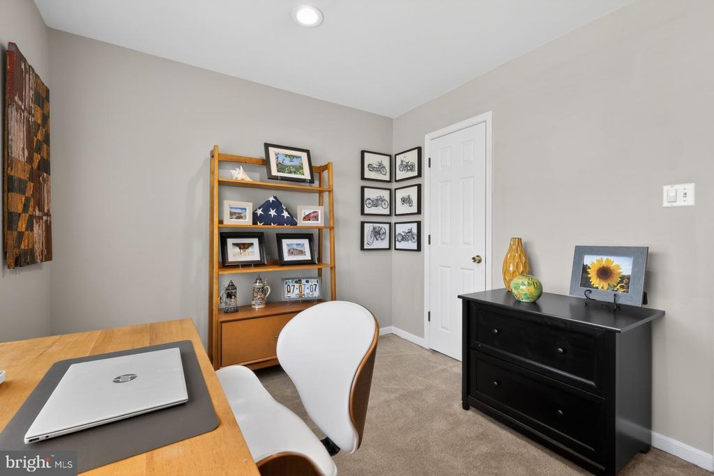 Image 23 of property listing at 8715 SILENT CT, Odenton, MD 21113