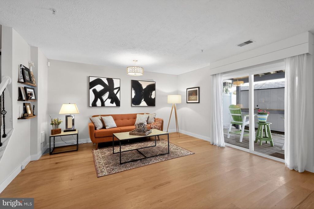 Image 24 of property listing at 8715 SILENT CT, Odenton, MD 21113