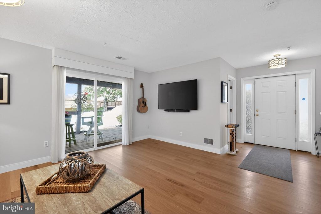 Image 25 of property listing at 8715 SILENT CT, Odenton, MD 21113