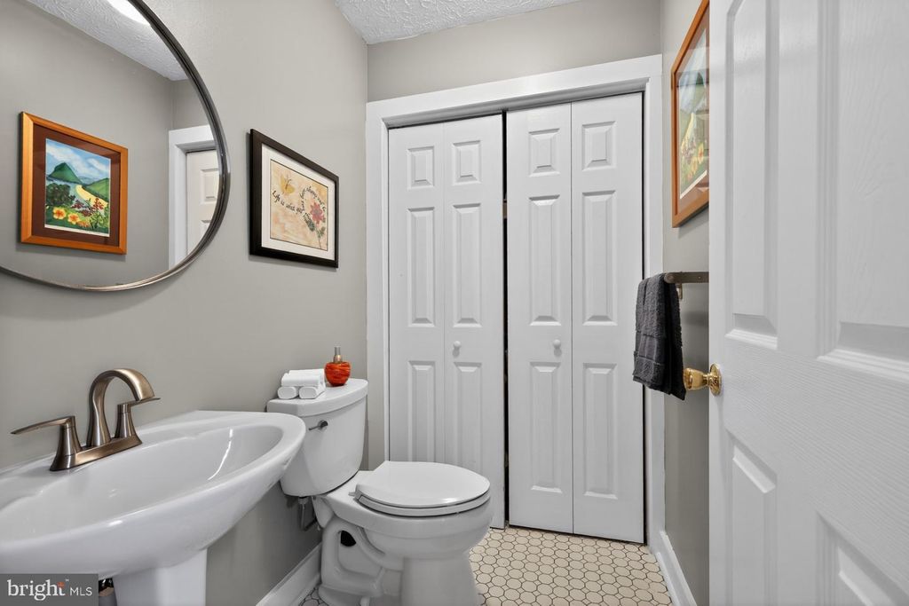 Image 26 of property listing at 8715 SILENT CT, Odenton, MD 21113