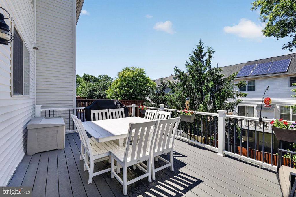Image 27 of property listing at 8715 SILENT CT, Odenton, MD 21113