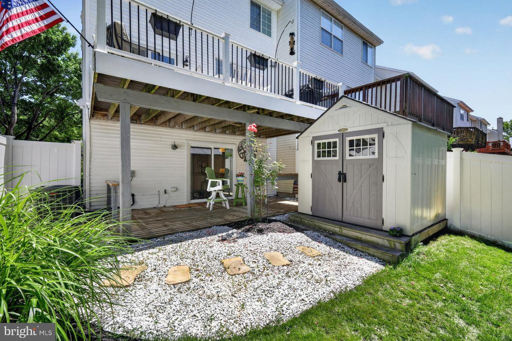 Image 28 of property listing at 8715 SILENT CT, Odenton, MD 21113