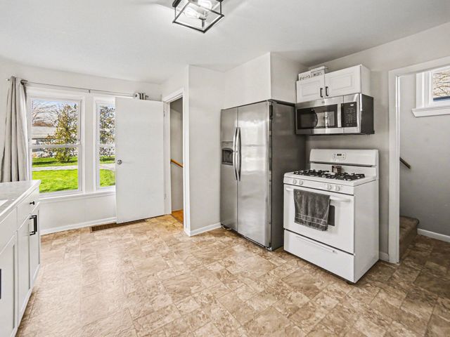 924 S Wolf Lake Road, Muskegon, MI 49442