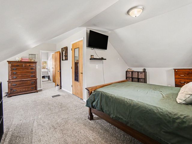 924 S Wolf Lake Road, Muskegon, MI 49442