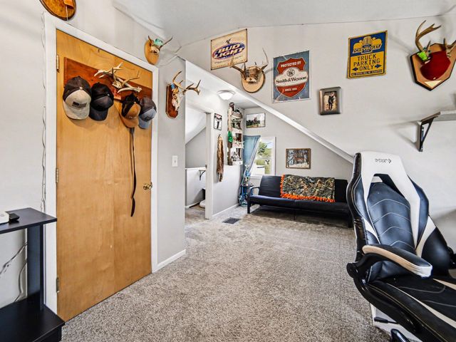 924 S Wolf Lake Road, Muskegon, MI 49442