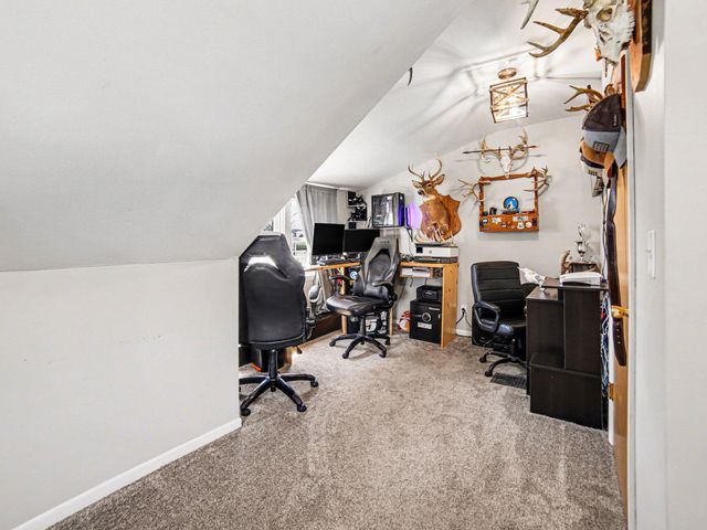 924 S Wolf Lake Road, Muskegon, MI 49442