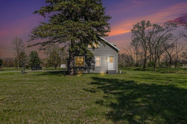 924 S Wolf Lake Road, Muskegon, MI 49442