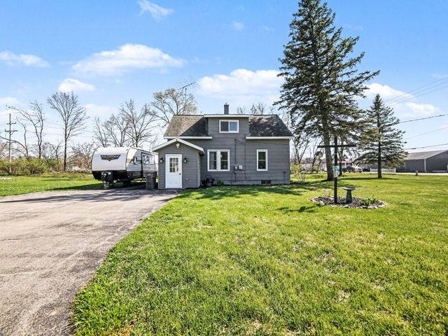 924 S Wolf Lake Road, Muskegon, MI 49442