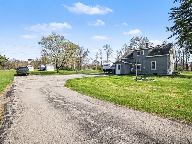 924 S Wolf Lake Road, Muskegon, MI 49442