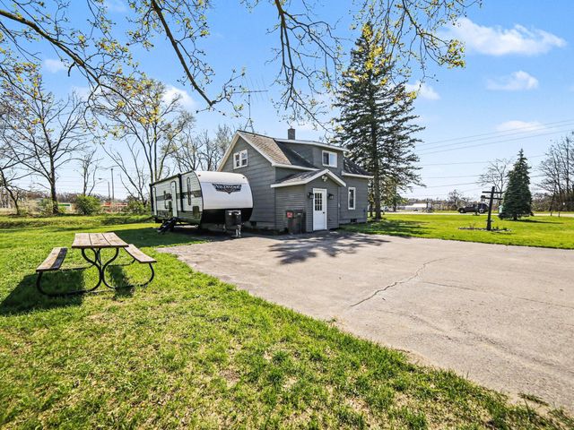 924 S Wolf Lake Road, Muskegon, MI 49442