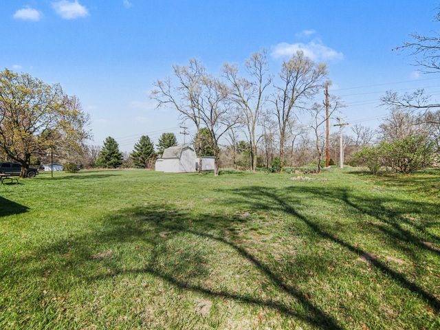 924 S Wolf Lake Road, Muskegon, MI 49442