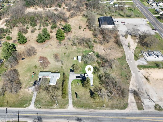 924 S Wolf Lake Road, Muskegon, MI 49442
