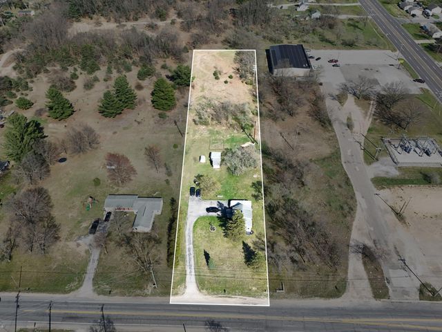 924 S Wolf Lake Road, Muskegon, MI 49442