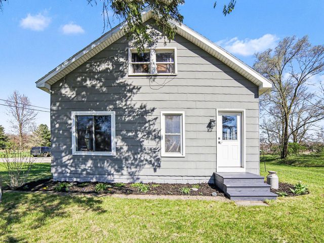 924 S Wolf Lake Road, Muskegon, MI 49442