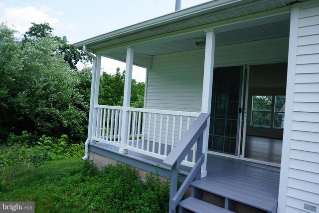 72 RANDOM RD, Douglassville, PA 19518