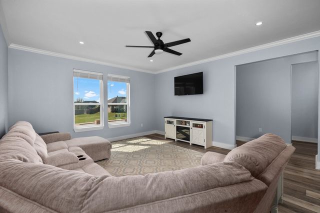 111 Kenswick Dr., Henderson, TX 75654