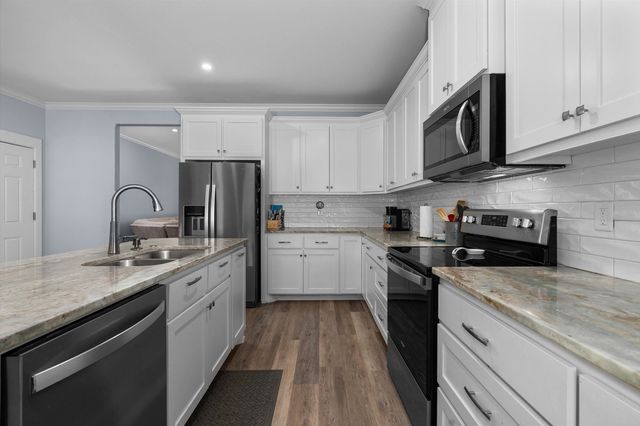 111 Kenswick Dr., Henderson, TX 75654