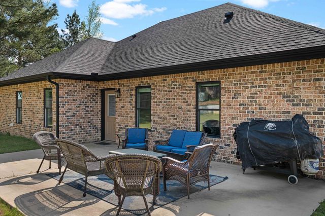 111 Kenswick Dr., Henderson, TX 75654