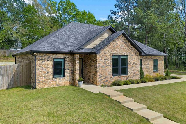 111 Kenswick Dr., Henderson, TX 75654