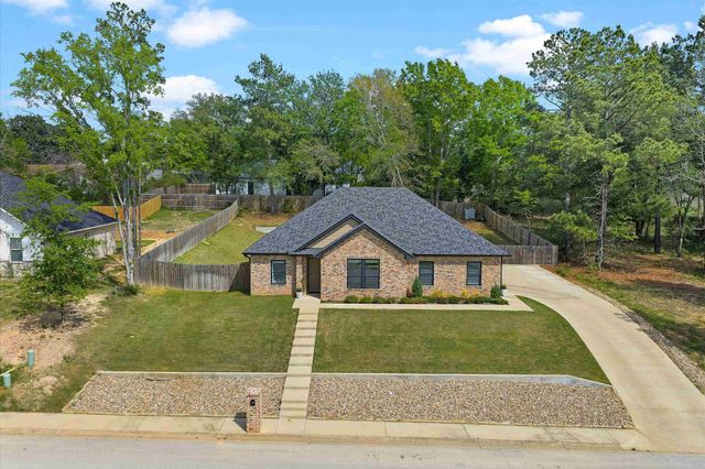 111 Kenswick Dr., Henderson, TX 75654