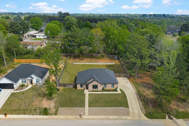 111 Kenswick Dr., Henderson, TX 75654