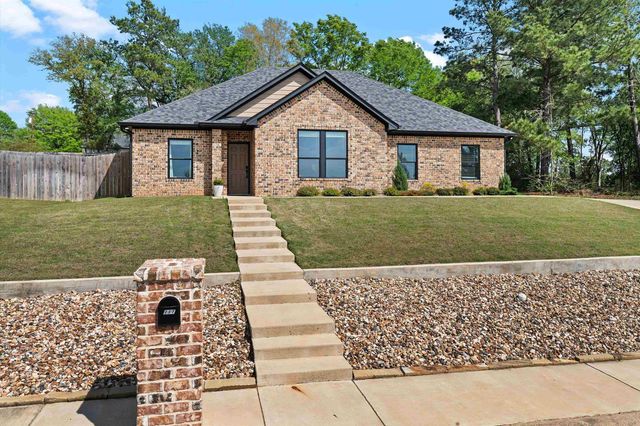 111 Kenswick Dr., Henderson, TX 75654