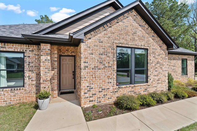111 Kenswick Dr., Henderson, TX 75654