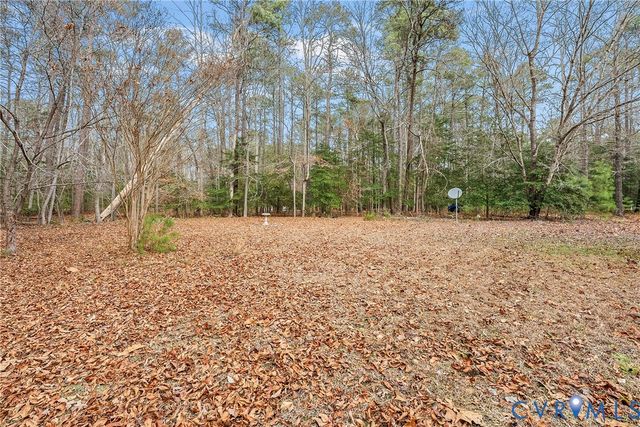 521 Scoggins Creek Trl, Hartfield, VA 23071