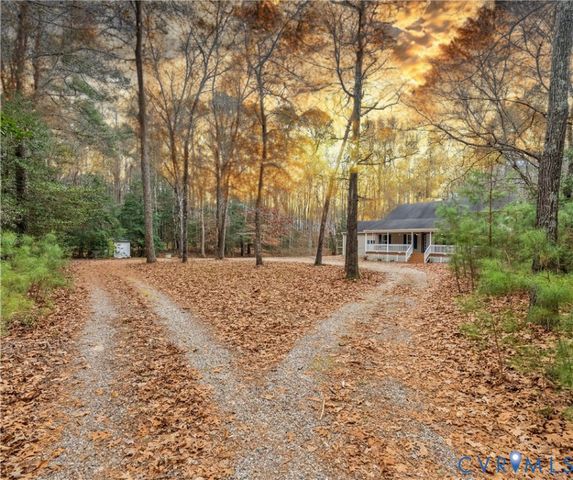 521 Scoggins Creek Trl, Hartfield, VA 23071