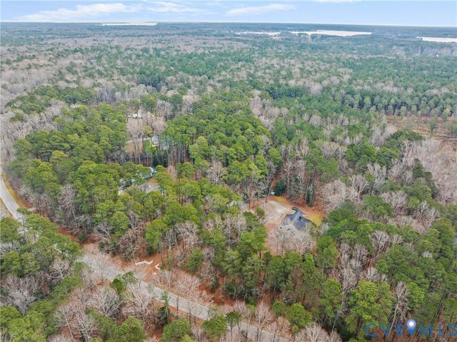 521 Scoggins Creek Trl, Hartfield, VA 23071