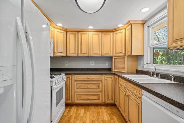 1010 Jenkins DRIVE, Fontana, WI 53125