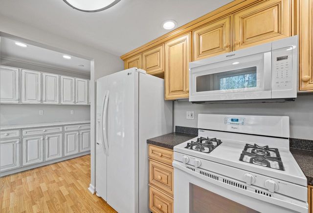 1010 Jenkins DRIVE, Fontana, WI 53125