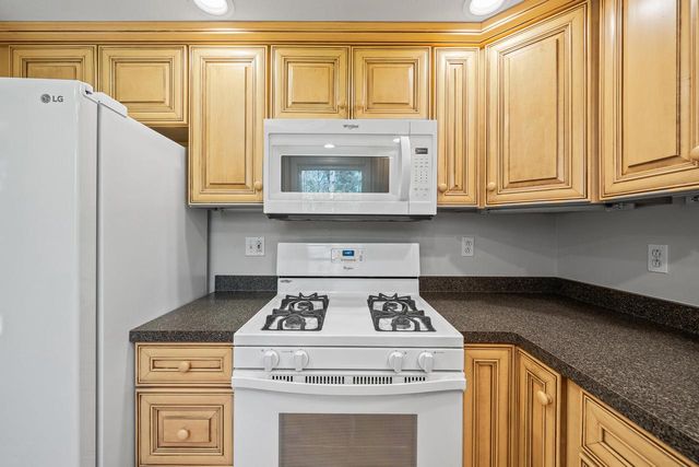 1010 Jenkins DRIVE, Fontana, WI 53125