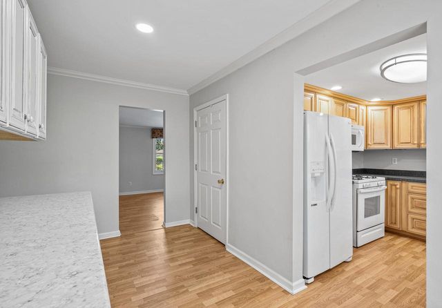 1010 Jenkins DRIVE, Fontana, WI 53125