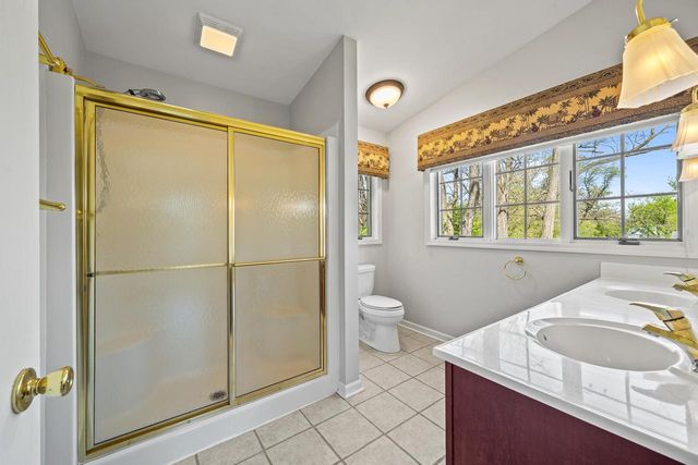 1010 Jenkins DRIVE, Fontana, WI 53125