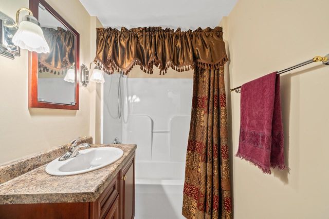 1010 Jenkins DRIVE, Fontana, WI 53125