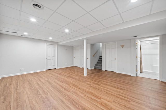 1010 Jenkins DRIVE, Fontana, WI 53125