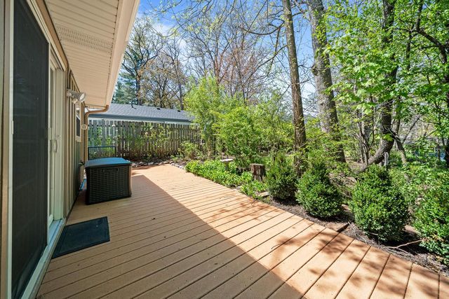 1010 Jenkins DRIVE, Fontana, WI 53125