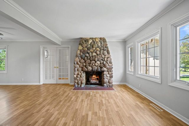 1010 Jenkins DRIVE, Fontana, WI 53125
