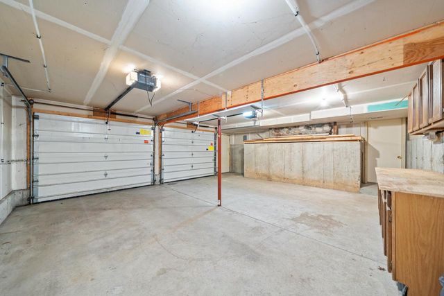 1010 Jenkins DRIVE, Fontana, WI 53125